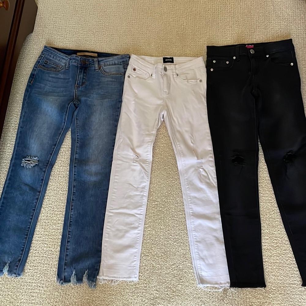 Girls excellent condition size 12 jeans, brands are Pinc, Hudson, and Joes, set